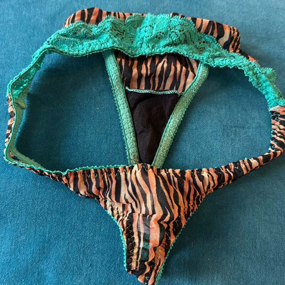 VS Thong Panties 🐅 - Picture 8 of 10